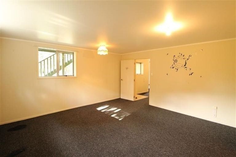 Photo of property in 5 Lysander Crescent, Beach Haven, Auckland, 0626