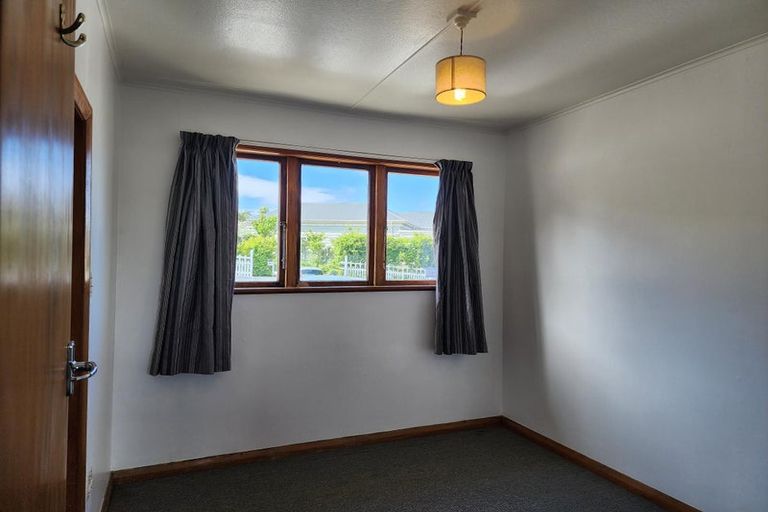 Photo of property in 85 Northland Road, Northland, Wellington, 6012