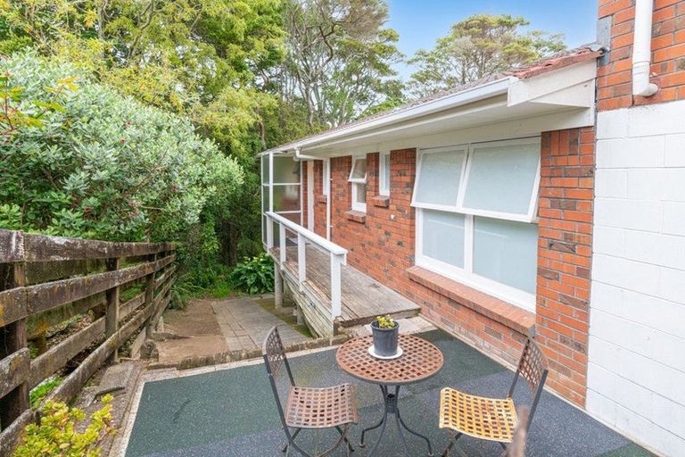 Photo of property in 2/10 Nea Place, Hillcrest, Auckland, 0627