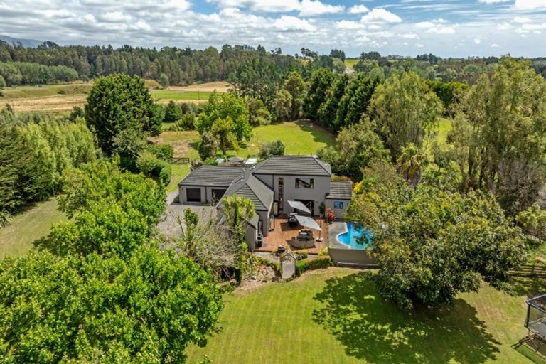 Photo of property in 52 Turitea Road, Fitzherbert, Palmerston North, 4472