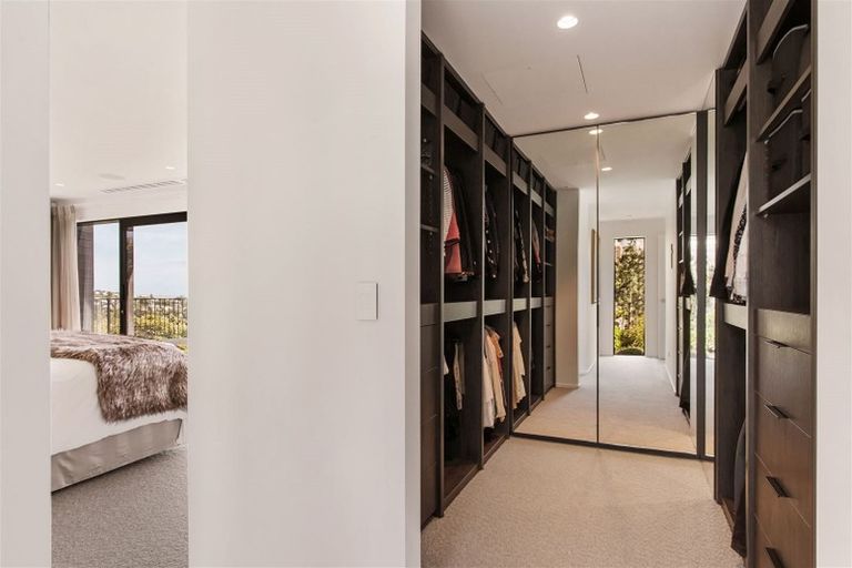 Photo of property in 3 Inverness Lane, Redcliffs, Christchurch, 8081