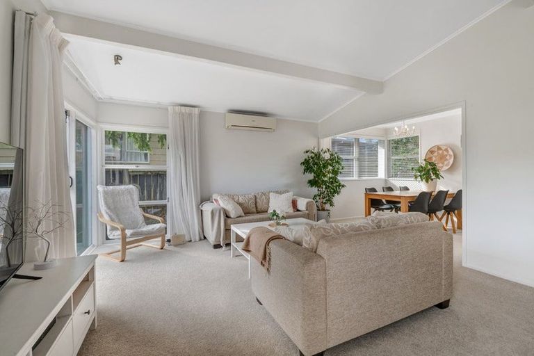 Photo of property in 9 Woodstock Road, Forrest Hill, Auckland, 0620