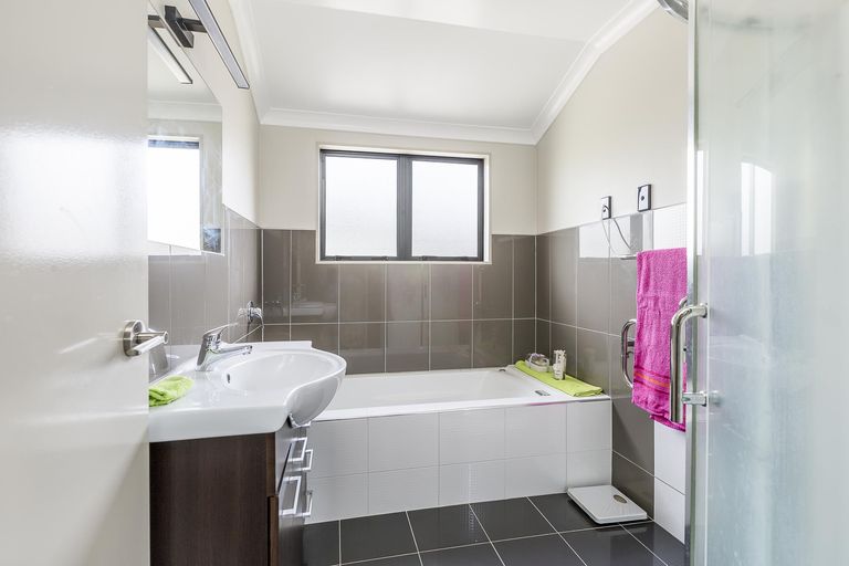 Photo of property in 25a Willerton Avenue, New Lynn, Auckland, 0600