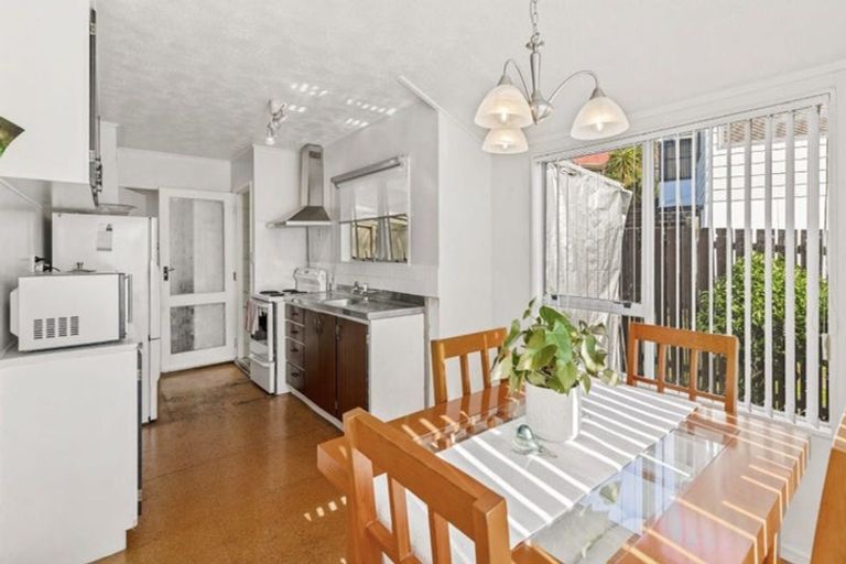 Photo of property in 26 Beauchamp Drive, Massey, Auckland, 0614