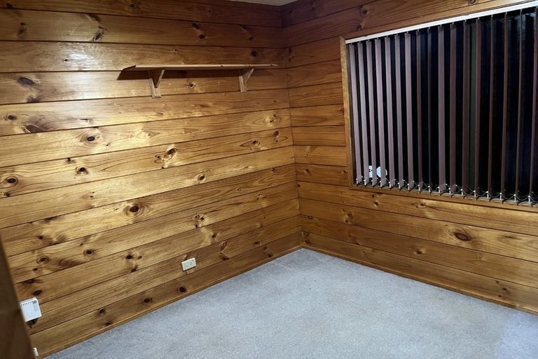 Photo of property in 36 Meadowvale Rise, Titirangi, Auckland, 0604