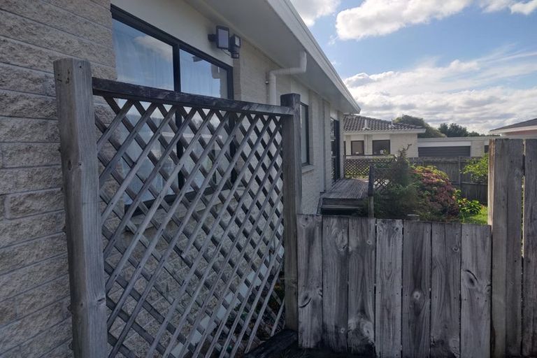 Photo of property in 2/65 Golf Road, New Lynn, Auckland, 0600