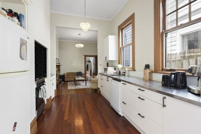 Photo of property in 43 Aro Street, Aro Valley, Wellington, 6021