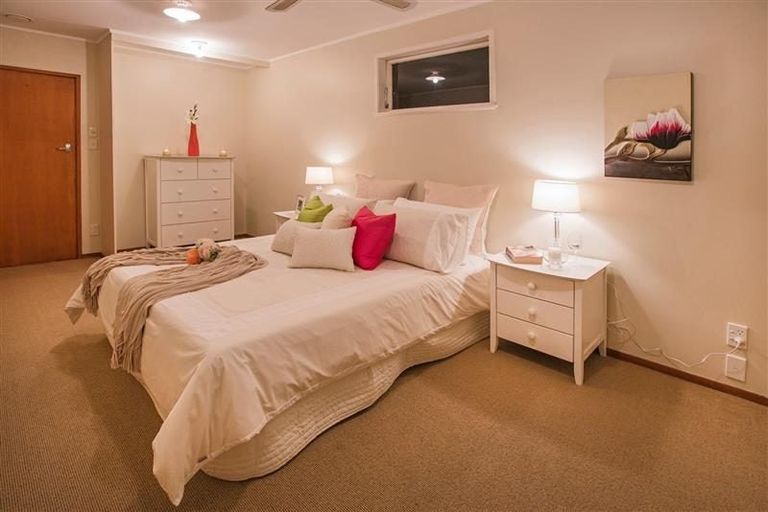 Photo of property in 115 Gossamer Drive, Pakuranga Heights, Auckland, 2010