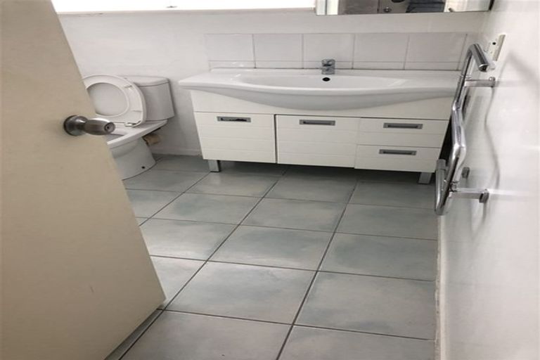 Photo of property in 3/45 Blockhouse Bay Road, Avondale, Auckland, 1026