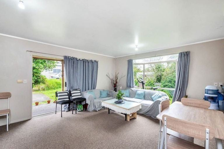 Photo of property in 15 Universal Drive, Henderson, Auckland, 0610