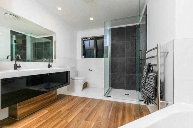 Photo of property in 29 Almond Grove, Greenhithe, Auckland, 0632