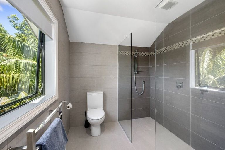 Photo of property in 12a Wainoni Heights, Greenhithe, Auckland, 0632