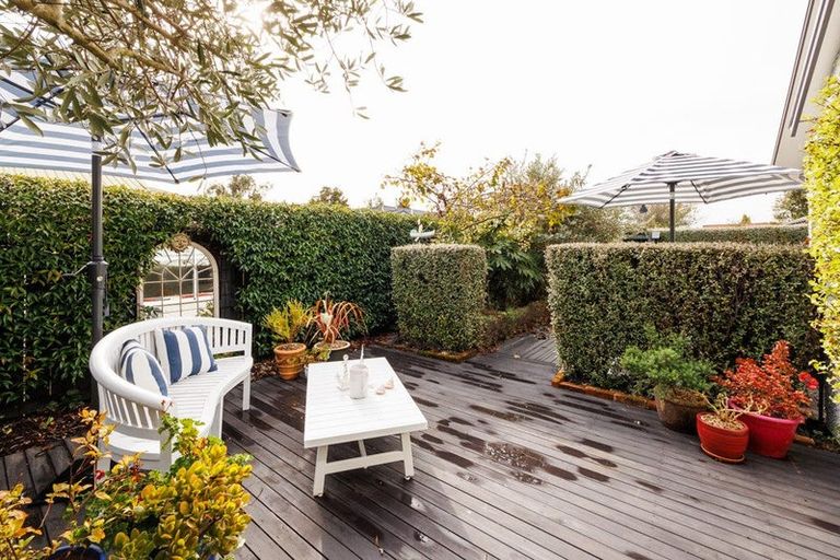 Photo of property in 42 Stewart Crescent, Hokowhitu, Palmerston North, 4410