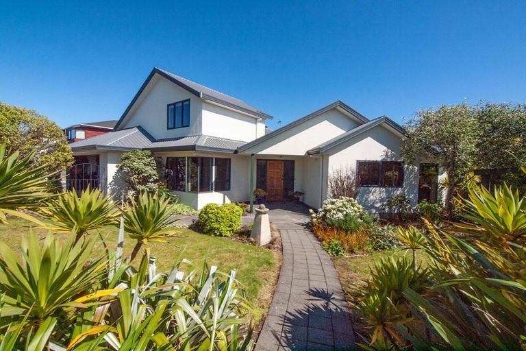 Photo of property in 2 Furlong Crescent, Churton Park, Wellington, 6037