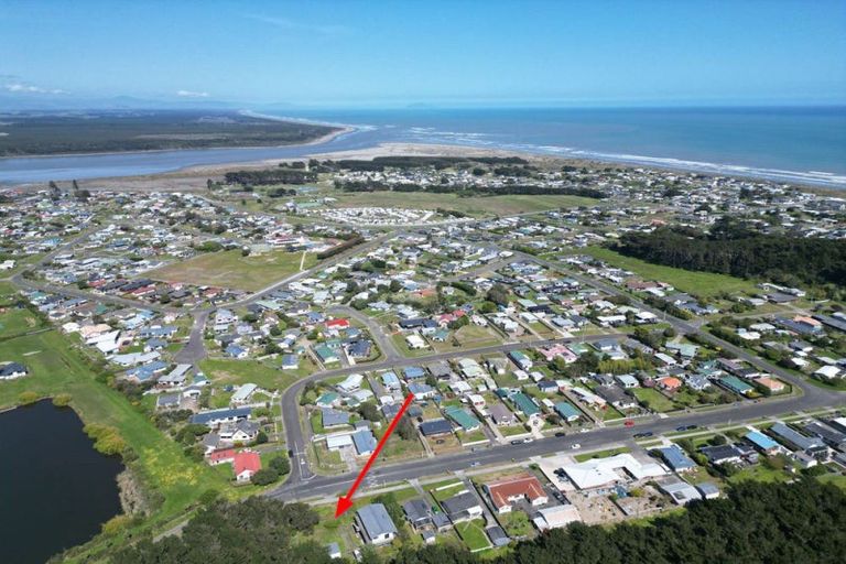 Photo of property in 29 Cousins Avenue East, Foxton Beach, Foxton, 4815