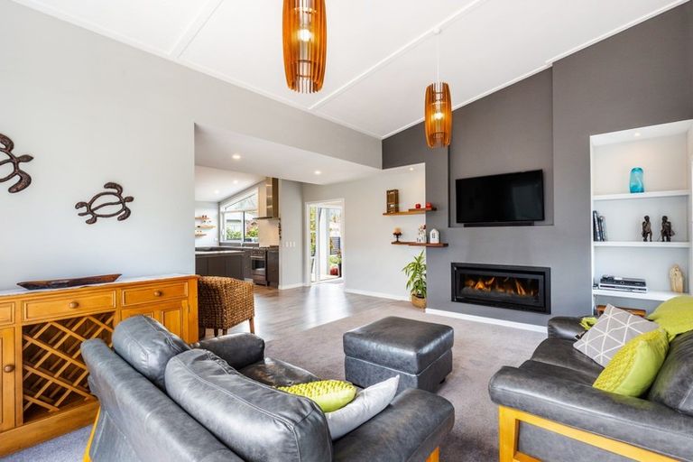 Photo of property in 18 Lakemere Way, Kinloch, Taupo, 3377