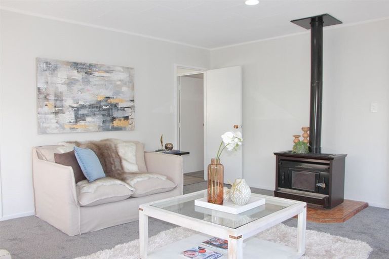 Photo of property in 70 Hutchinsons Road, Bucklands Beach, Auckland, 2014