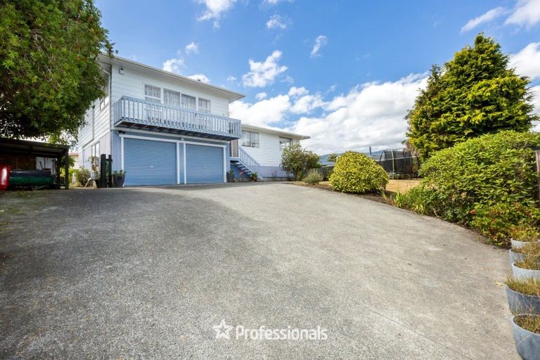 Photo of property in 19 Haylock Grove, Totara Park, Upper Hutt, 5018