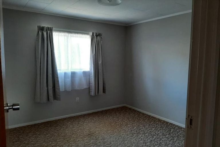 Photo of property in 18 Shortland Street, Regent, Whangarei, 0112