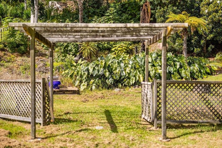 Photo of property in 105 Yorke Road, Haruru, 0204