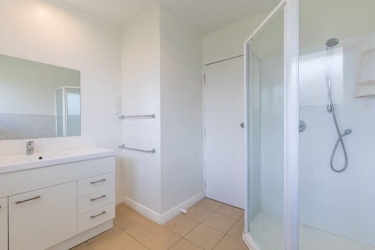 Photo of property in 2/48 Trimdon Street, Randwick Park, Auckland, 2105