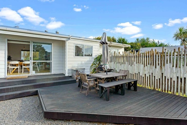 Photo of property in 3 Mavis Avenue, Waikawa Beach, Manakau, 5573