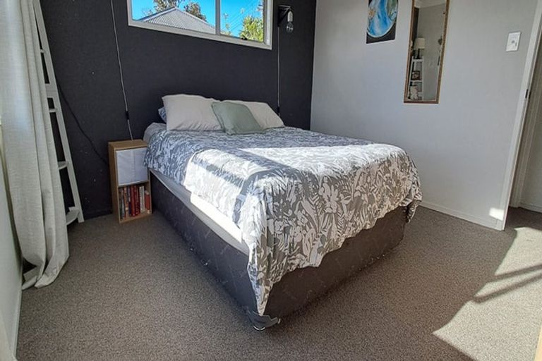 Photo of property in 15 Mile Place, Henderson, Auckland, 0612