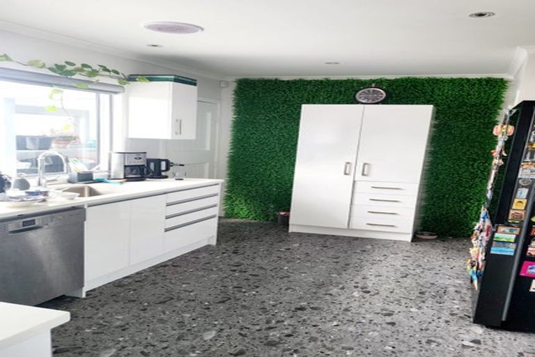 Photo of property in 63 Carlisle Road, Torbay, Auckland, 0630