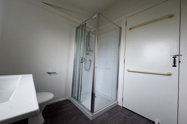 Photo of property in 20 Serwayne Place, Sunnyvale, Auckland, 0612