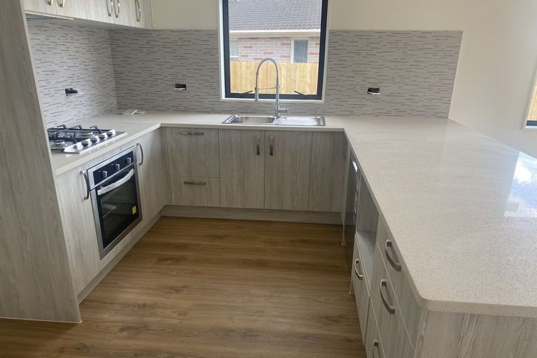 Photo of property in 24 Royal Arch Place, Rosehill, Papakura, 2113