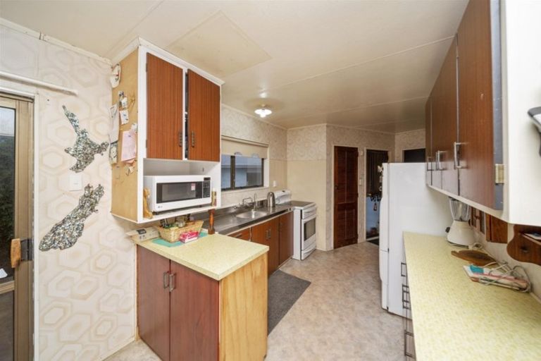 Photo of property in 16 Manuka Place, Hawera, 4610