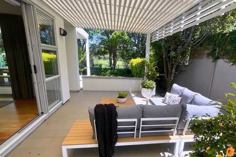 Photo of property in 33 Oak Manor Drive, Albany, Auckland, 0632