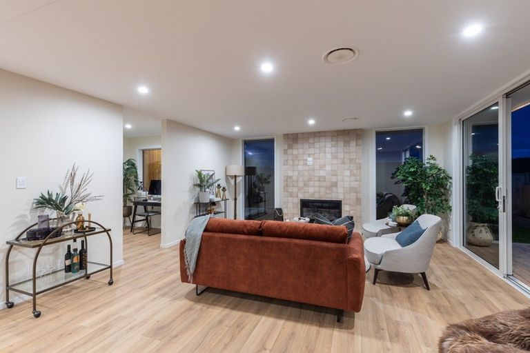 Photo of property in 9a Lemont Place, Westown, New Plymouth, 4310