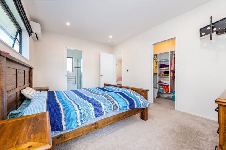 Photo of property in 21 Midhurst Avenue, Henderson, Auckland, 0612