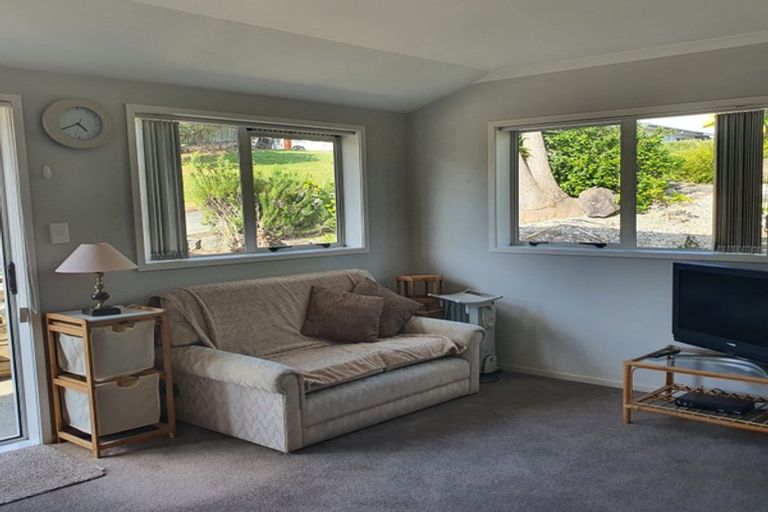 Photo of property in 13 Andre Rise, Stanmore Bay, Whangaparaoa, 0932