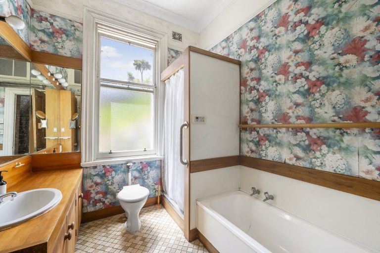 Photo of property in 49 The Crescent, Roseneath, Wellington, 6011