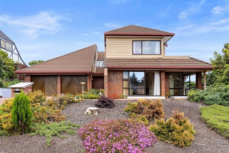 Photo of property in 42 Kennedy Avenue, Forrest Hill, Auckland, 0620