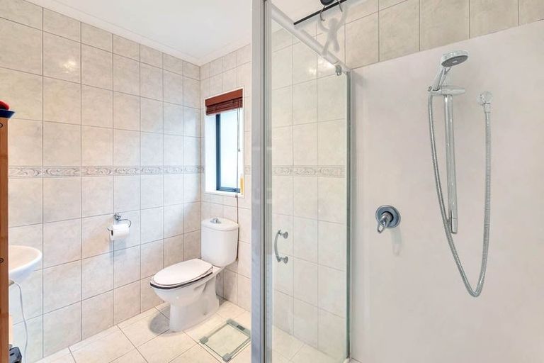 Photo of property in 10 Chelmsley Avenue, Henderson, Auckland, 0612