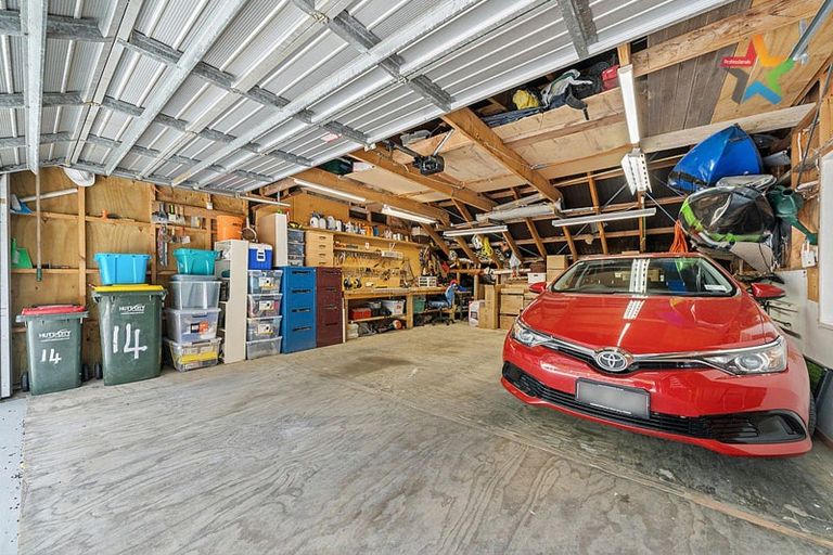 Photo of property in 14 Maungaraki Road, Korokoro, Lower Hutt, 5012