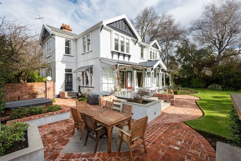 Photo of property in Chilcombe Homestead, 4 Medbury Terrace, Fendalton, Christchurch, 8041