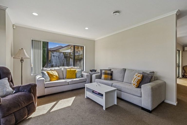 Photo of property in 20 Villino Place, Randwick Park, Auckland, 2105
