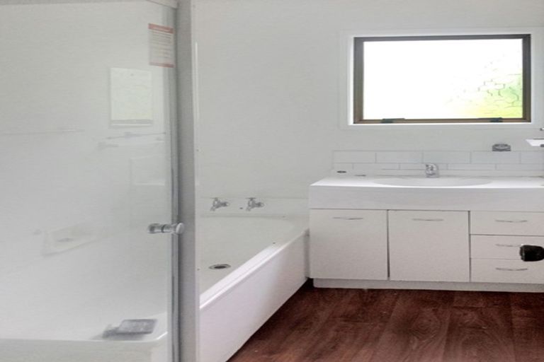 Photo of property in 2/35 Sandiacre Way, Browns Bay, Auckland, 0630