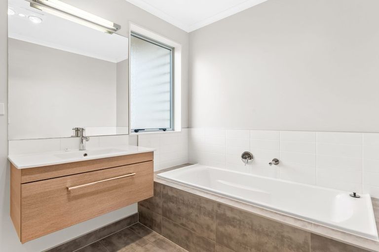 Photo of property in 9 De Havilland Road, Hobsonville, Auckland, 0616