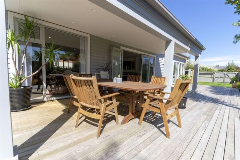 Photo of property in 33 Goodwood Close, Rangiora, 7400