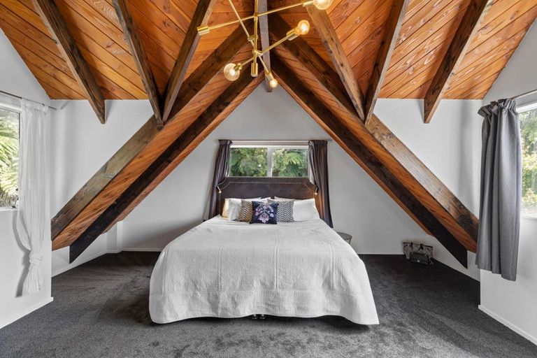 Photo of property in 1 Dorothy Road, Laingholm, Auckland, 0604