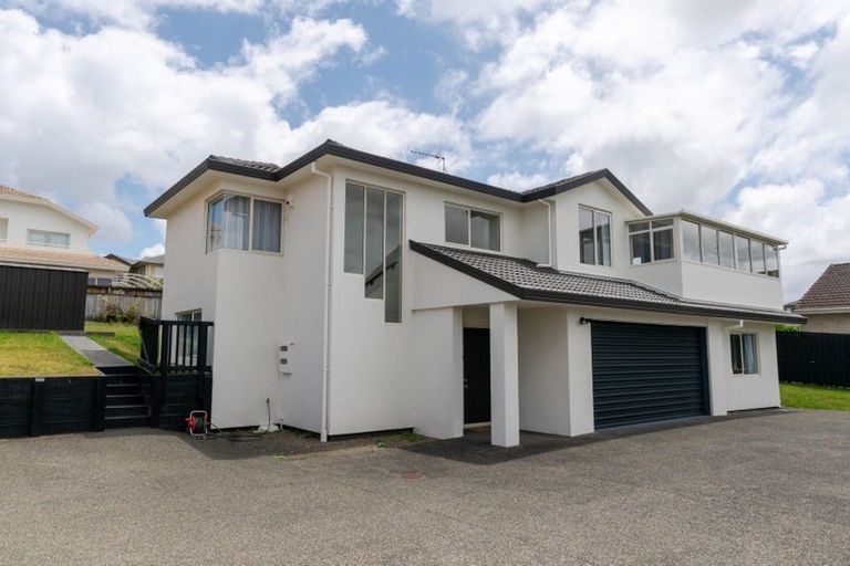 Photo of property in 26 Whiting Grove, West Harbour, Auckland, 0618