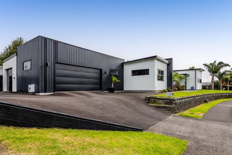 Photo of property in 23 Links Drive, Waiwhakaiho, New Plymouth, 4312
