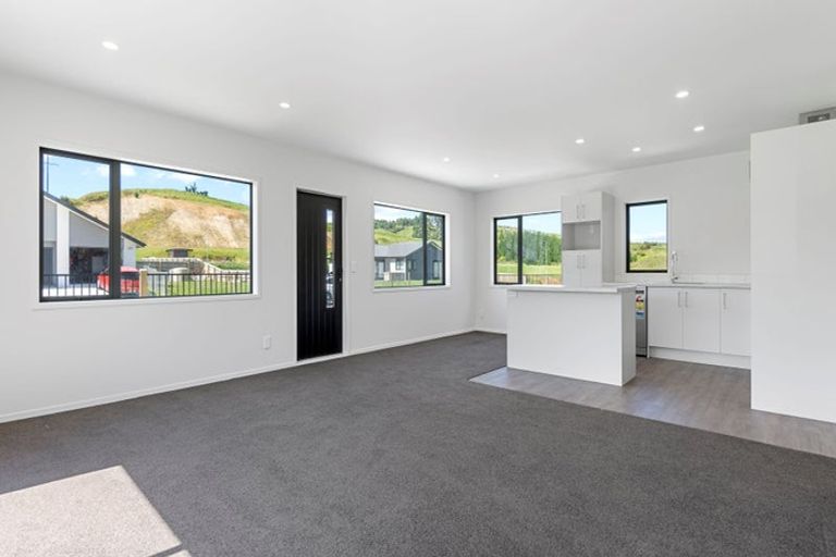 Photo of property in 16 Guy King Place, Huntly, 3700