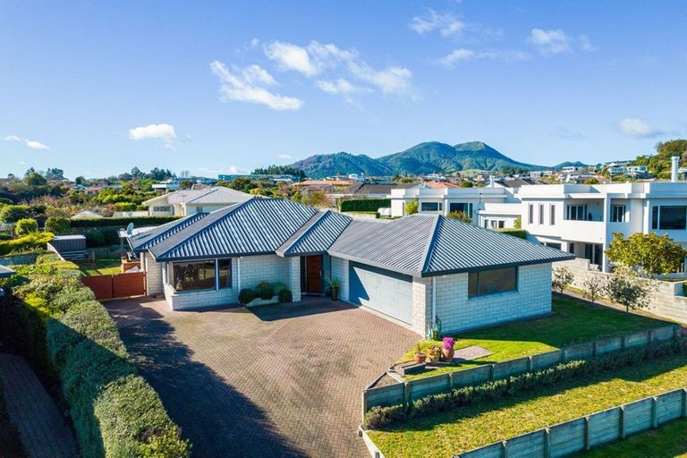 Photo of property in 25 Fairview Terrace, Waipahihi, Taupo, 3330