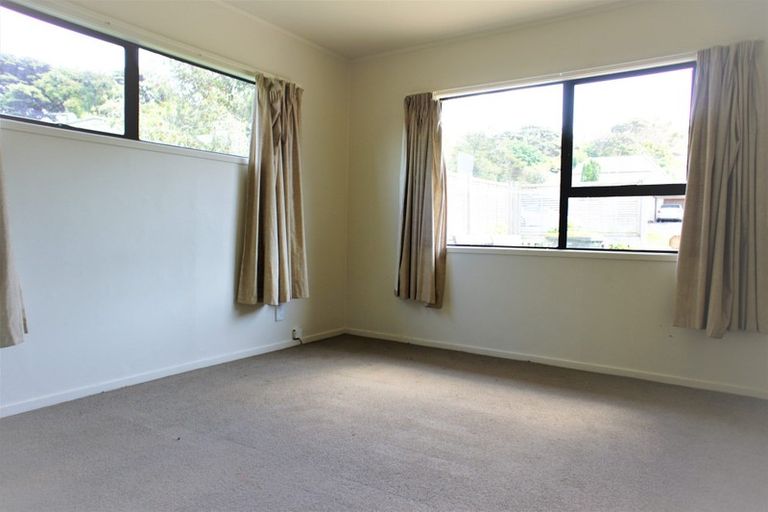 Photo of property in 26 Lambrown Drive, Totara Vale, Auckland, 0629